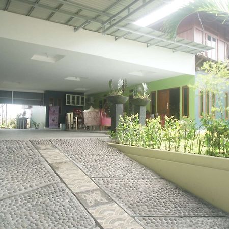 Rumah Kost Maple Winangun Manado Exterior photo